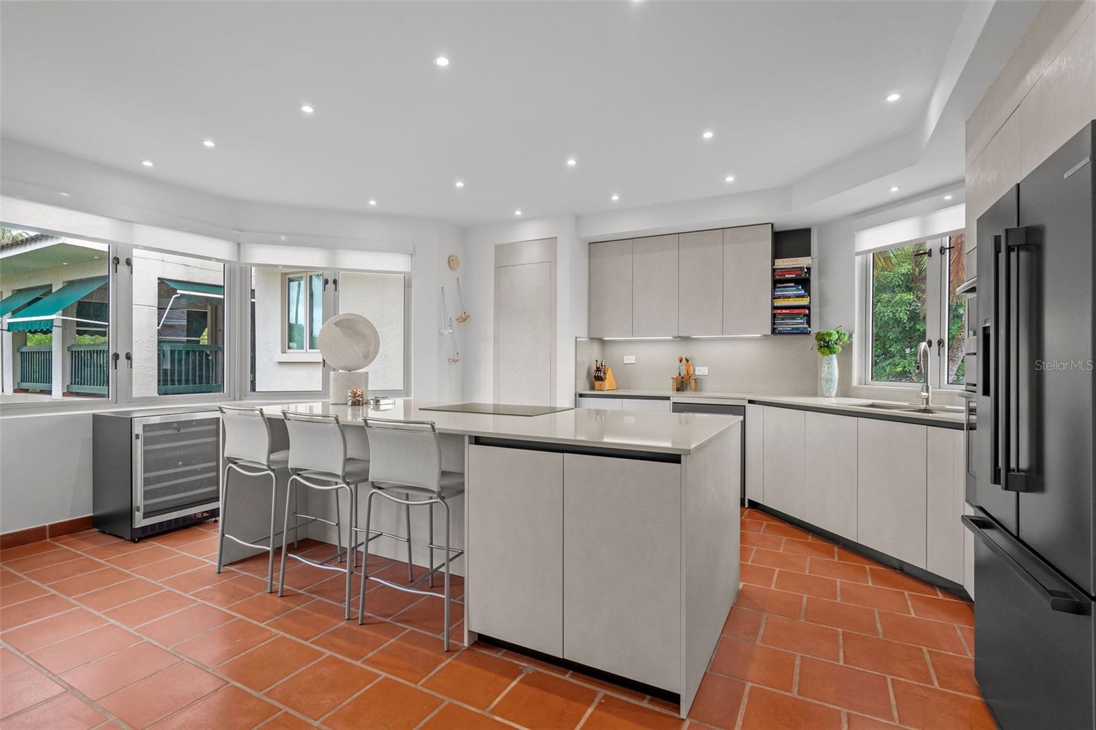 LAKESIDE VILLAS - Residential