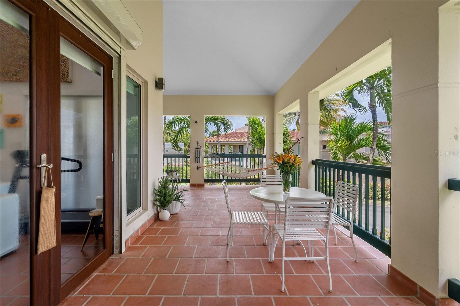 LAKESIDE VILLAS - Residential