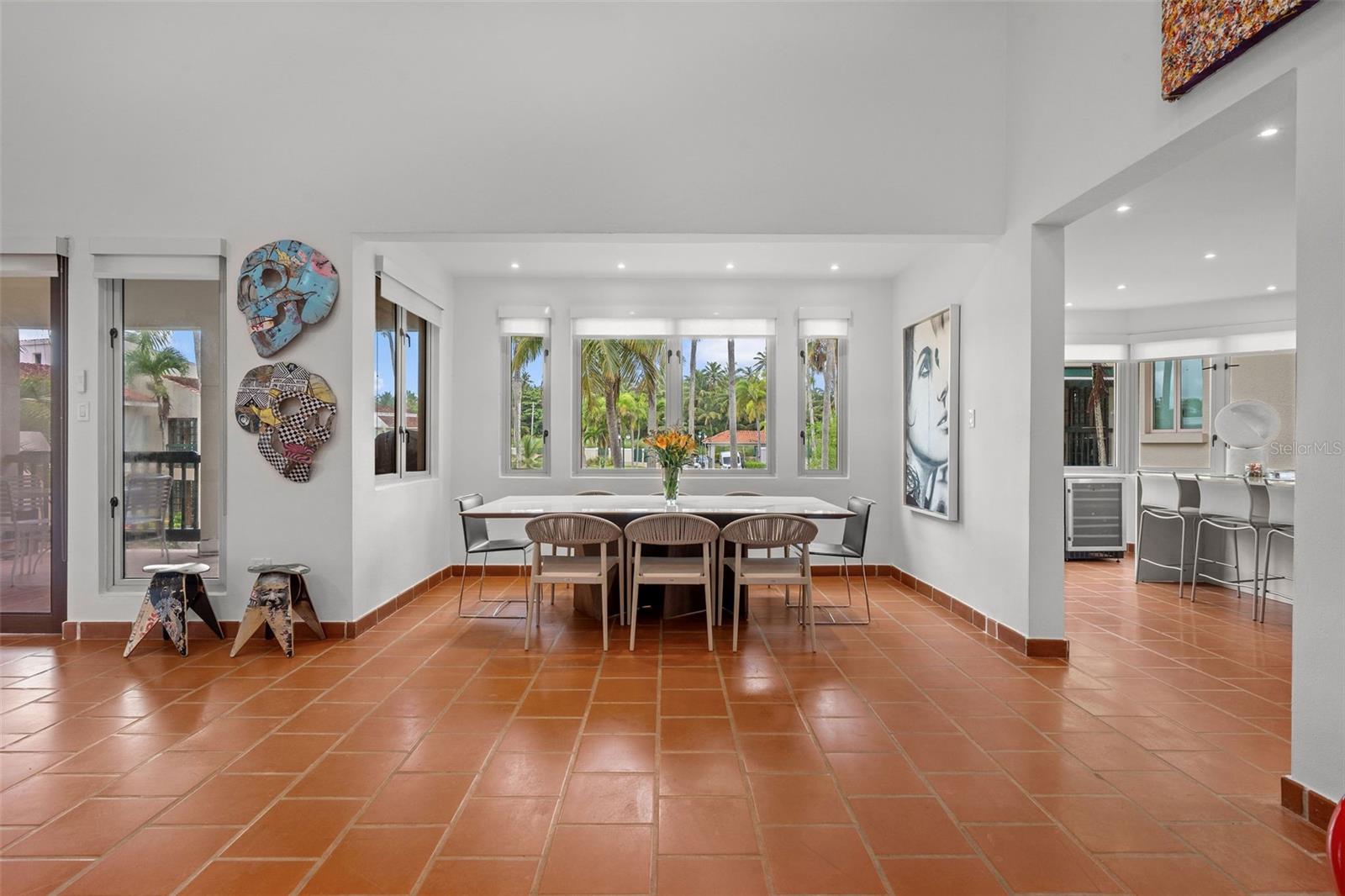 LAKESIDE VILLAS - Residential