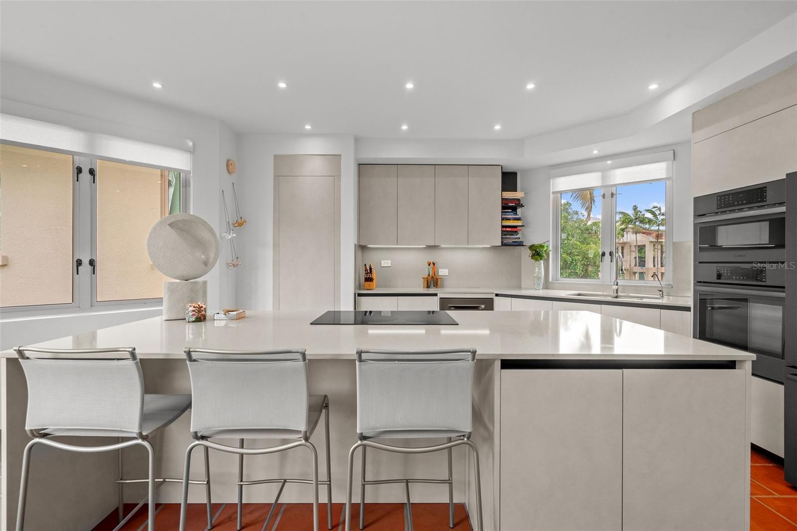 LAKESIDE VILLAS - Residential