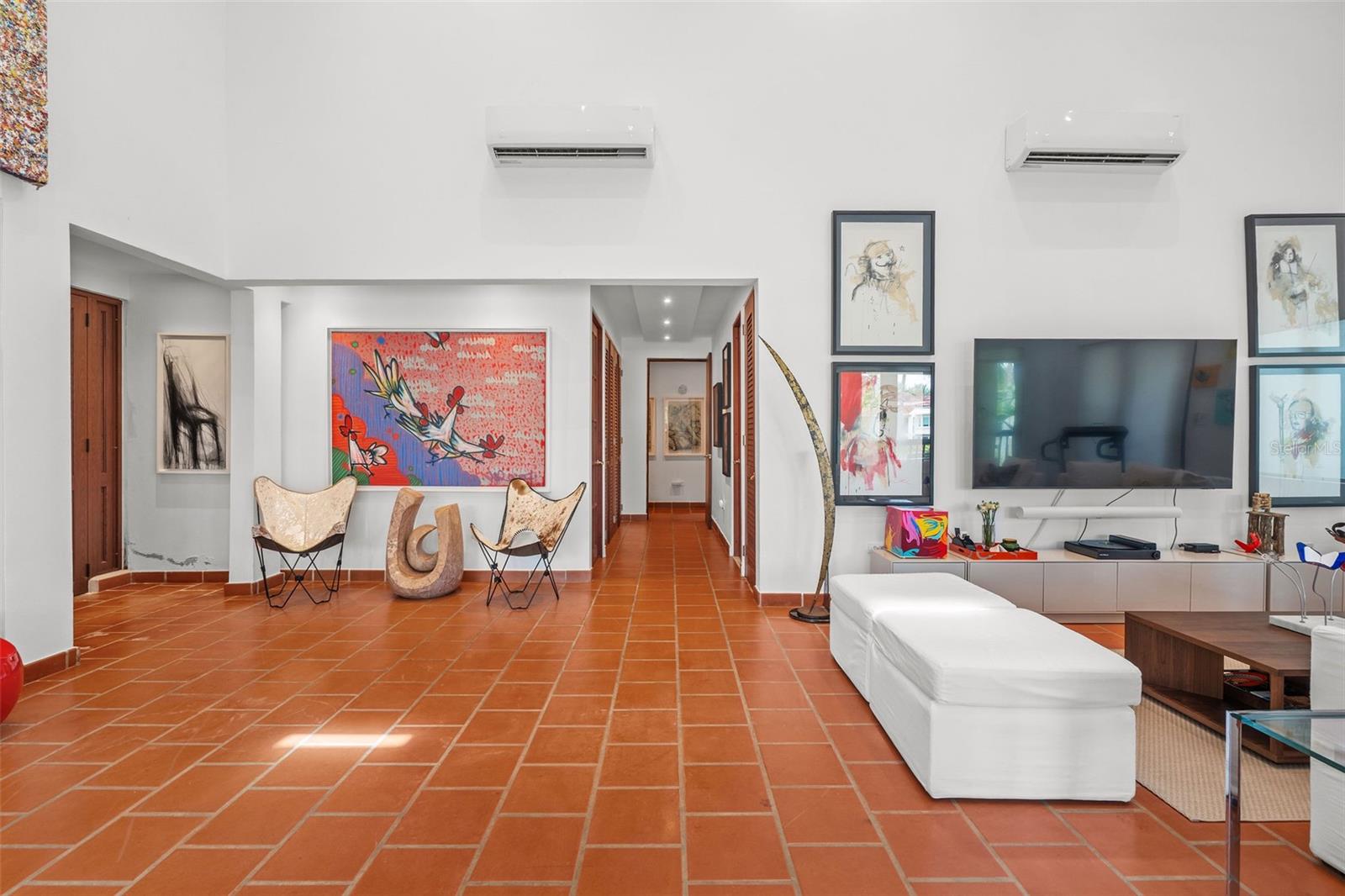 LAKESIDE VILLAS - Residential