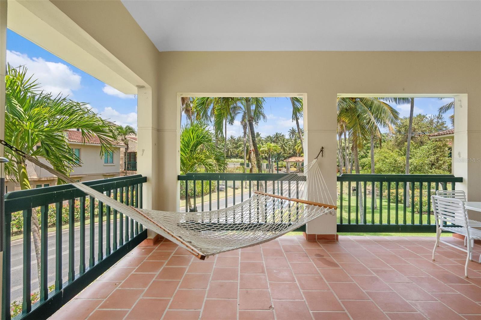 LAKESIDE VILLAS - Residential