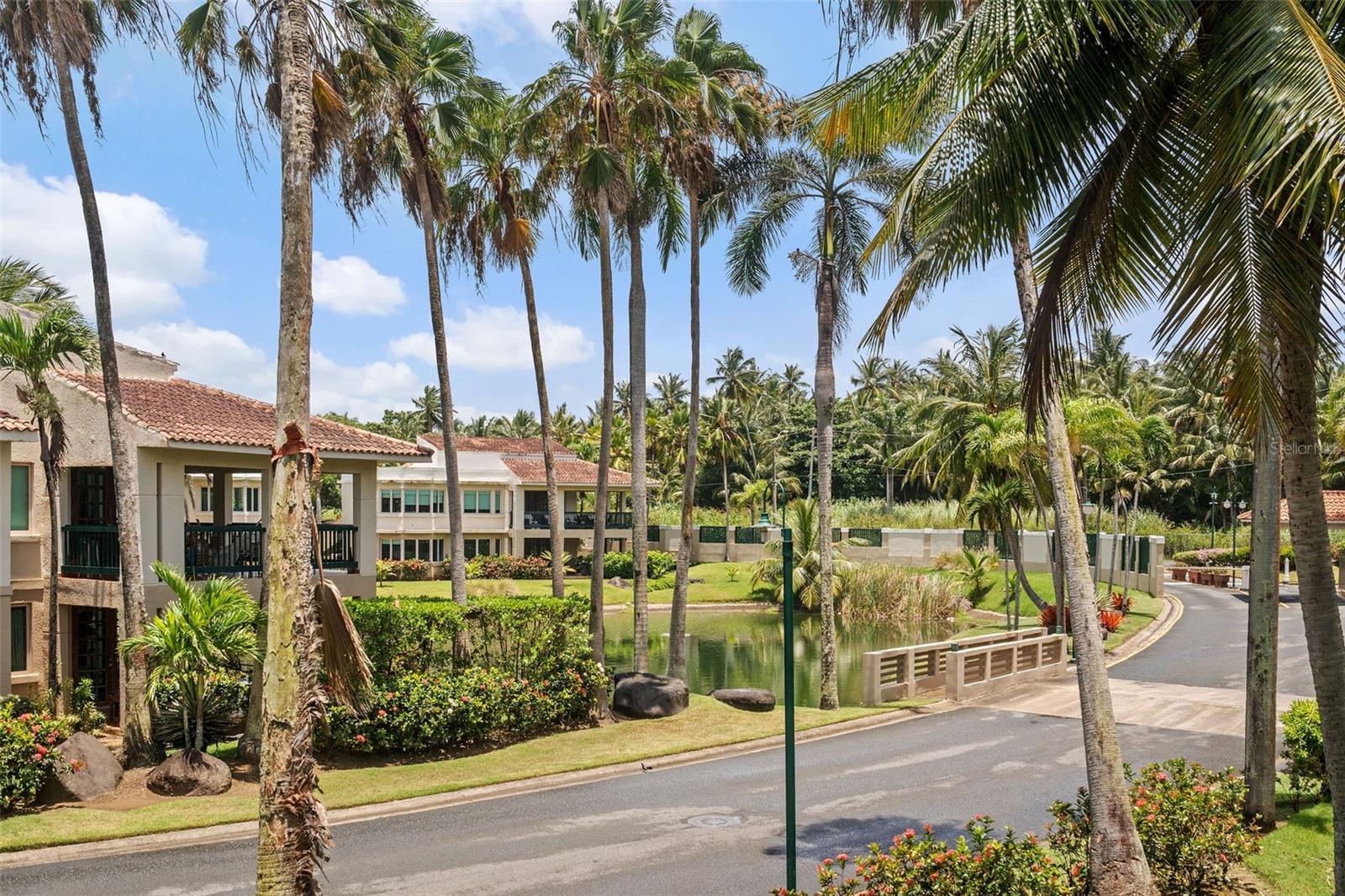 LAKESIDE VILLAS - Residential