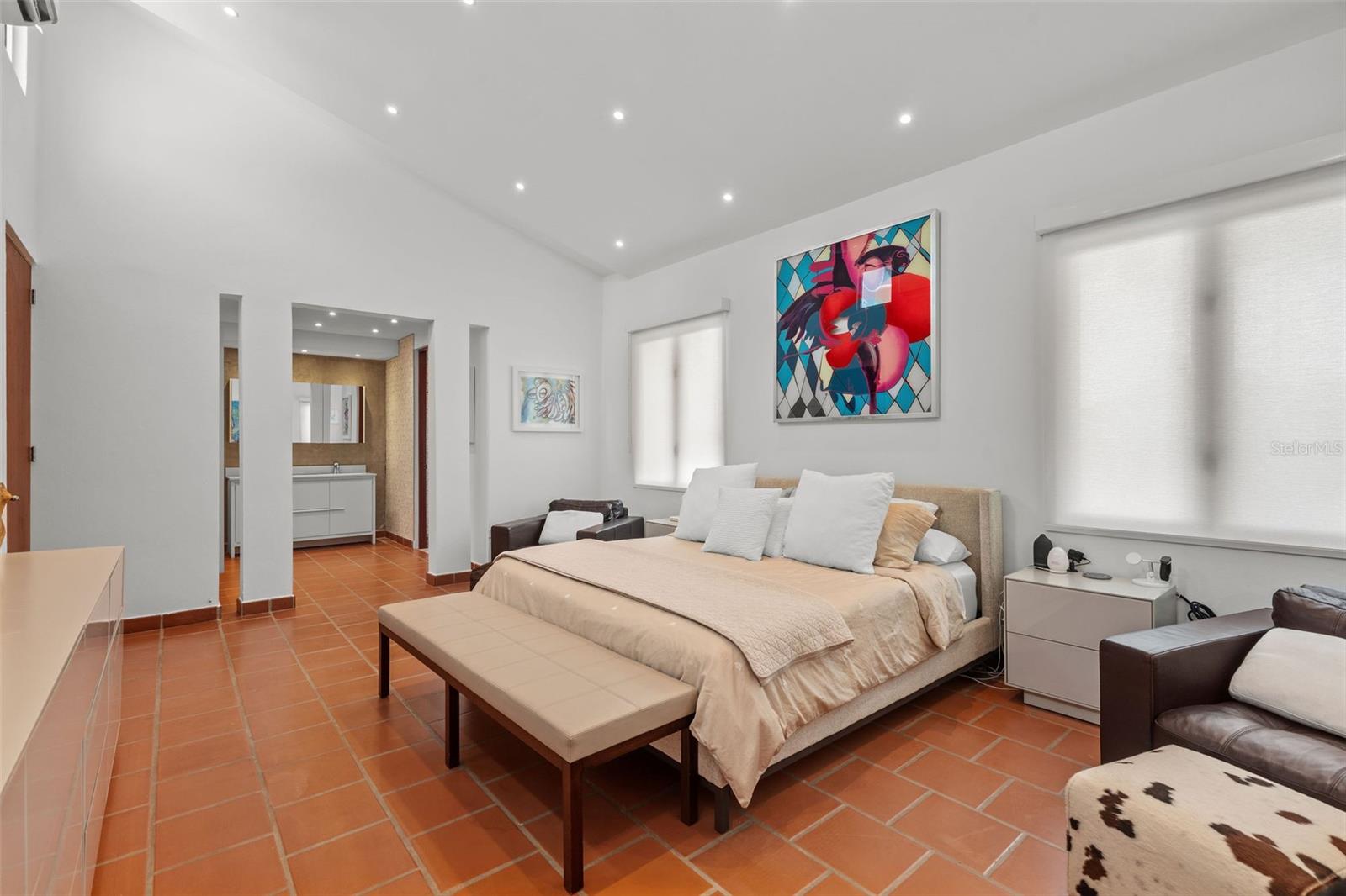 LAKESIDE VILLAS - Residential