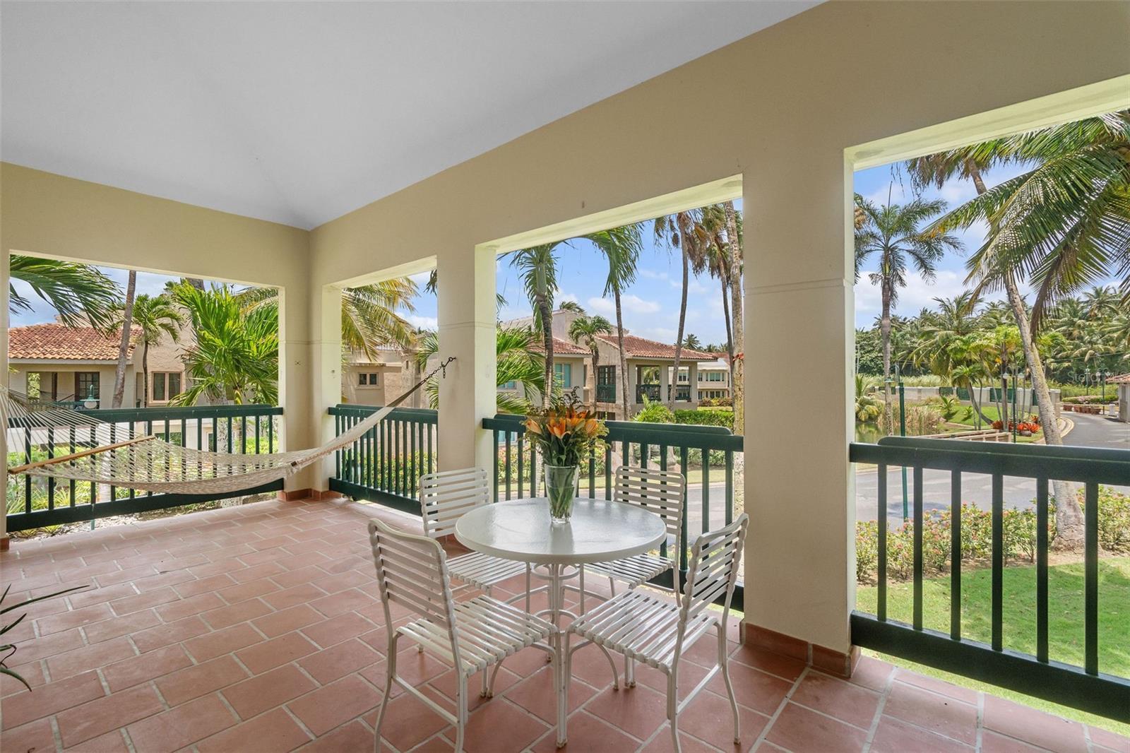 LAKESIDE VILLAS - Residential