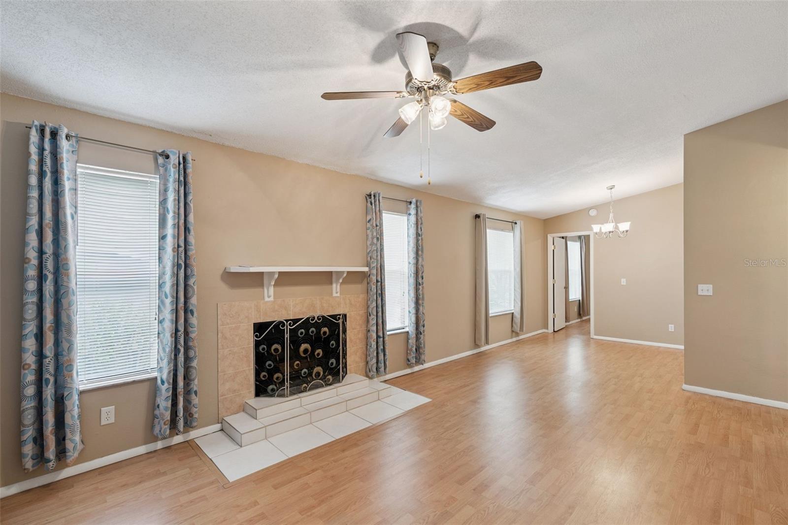 CENTRE COURT CONDO 02 PH 03 - Residential