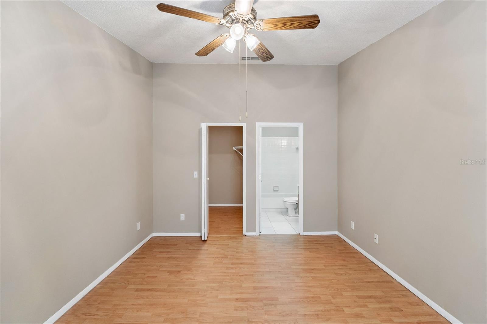 CENTRE COURT CONDO 02 PH 03 - Residential