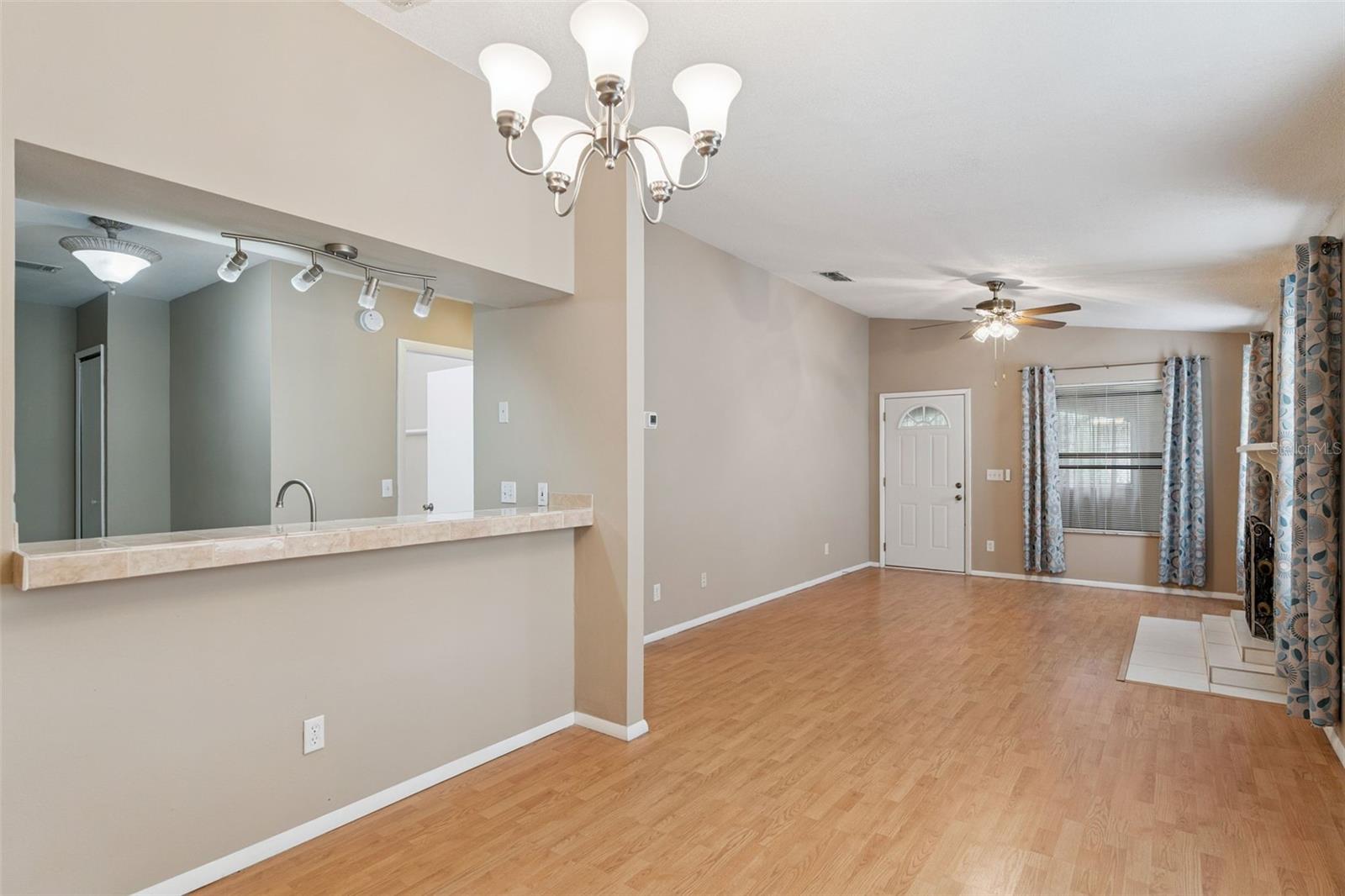 CENTRE COURT CONDO 02 PH 03 - Residential