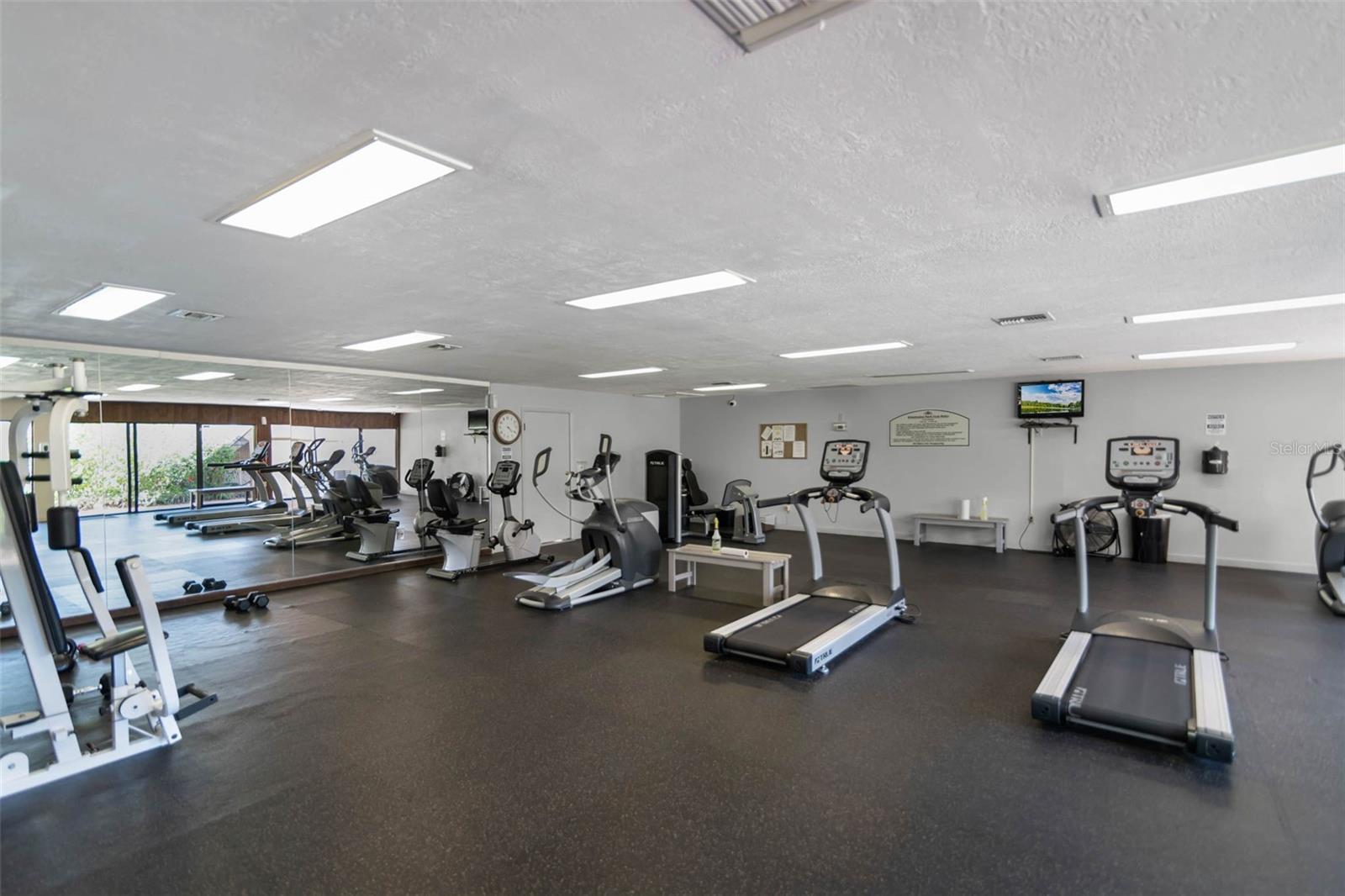 CENTRE COURT CONDO 02 PH 03 - Residential