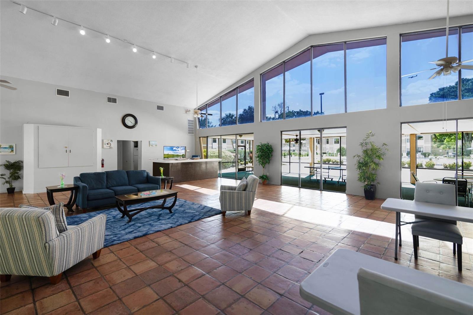 CENTRE COURT CONDO 02 PH 03 - Residential