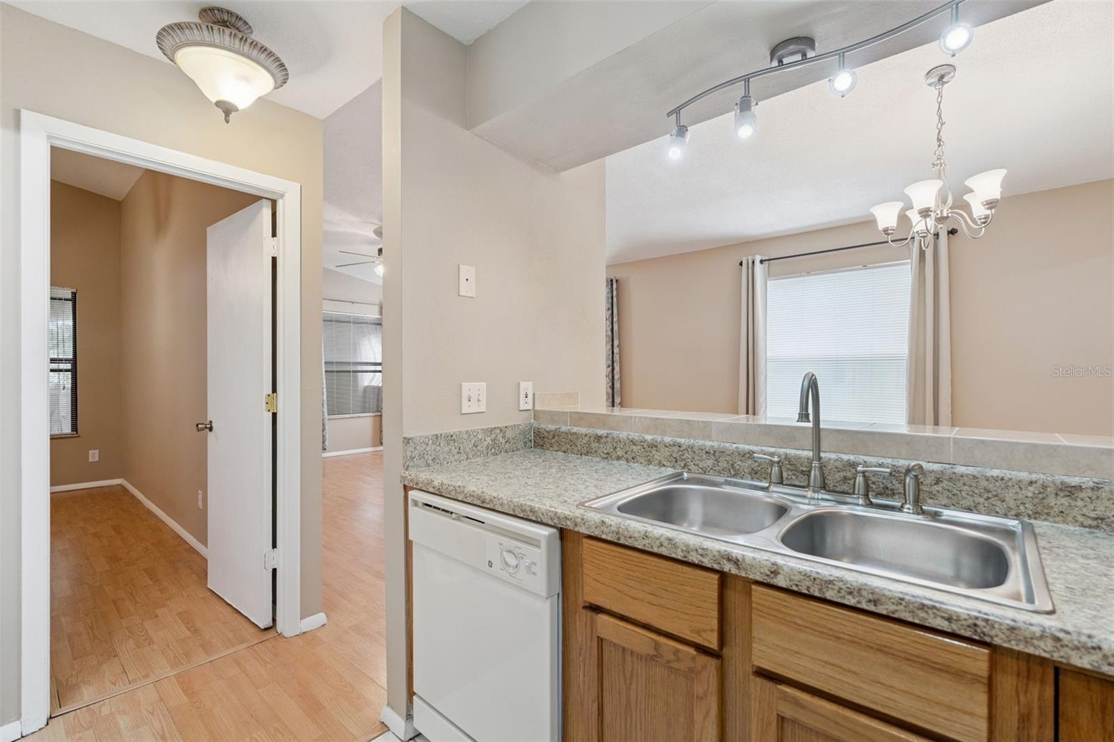 CENTRE COURT CONDO 02 PH 03 - Residential