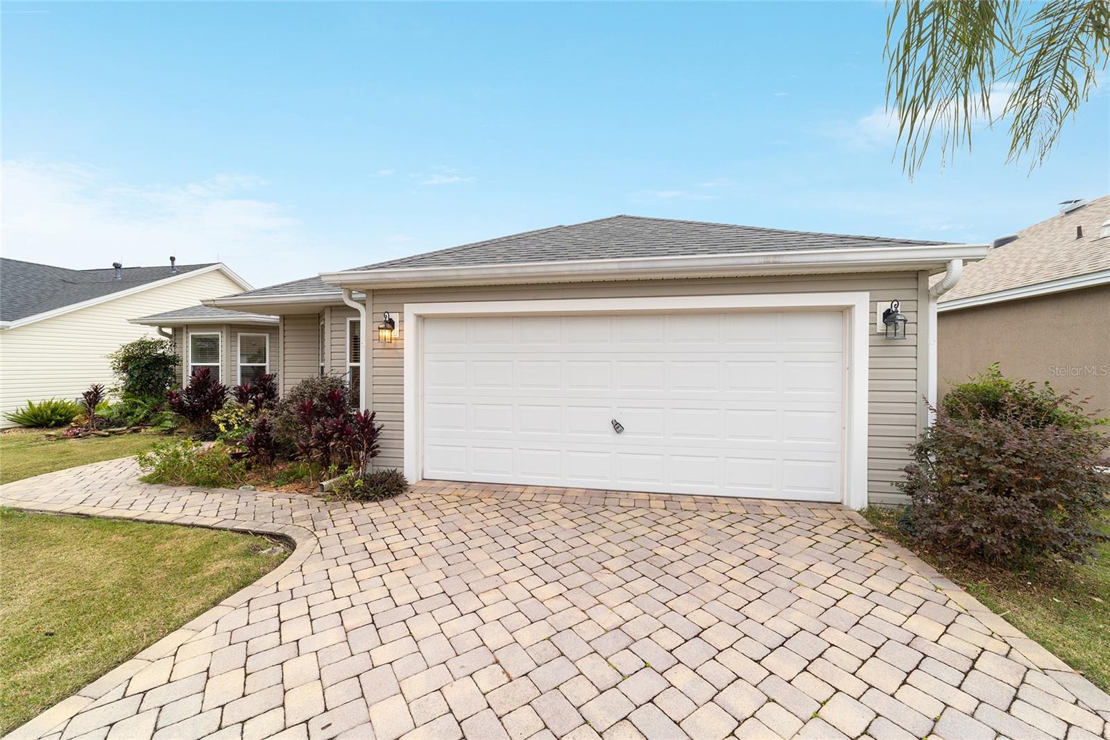 1548 LORIS LOOP