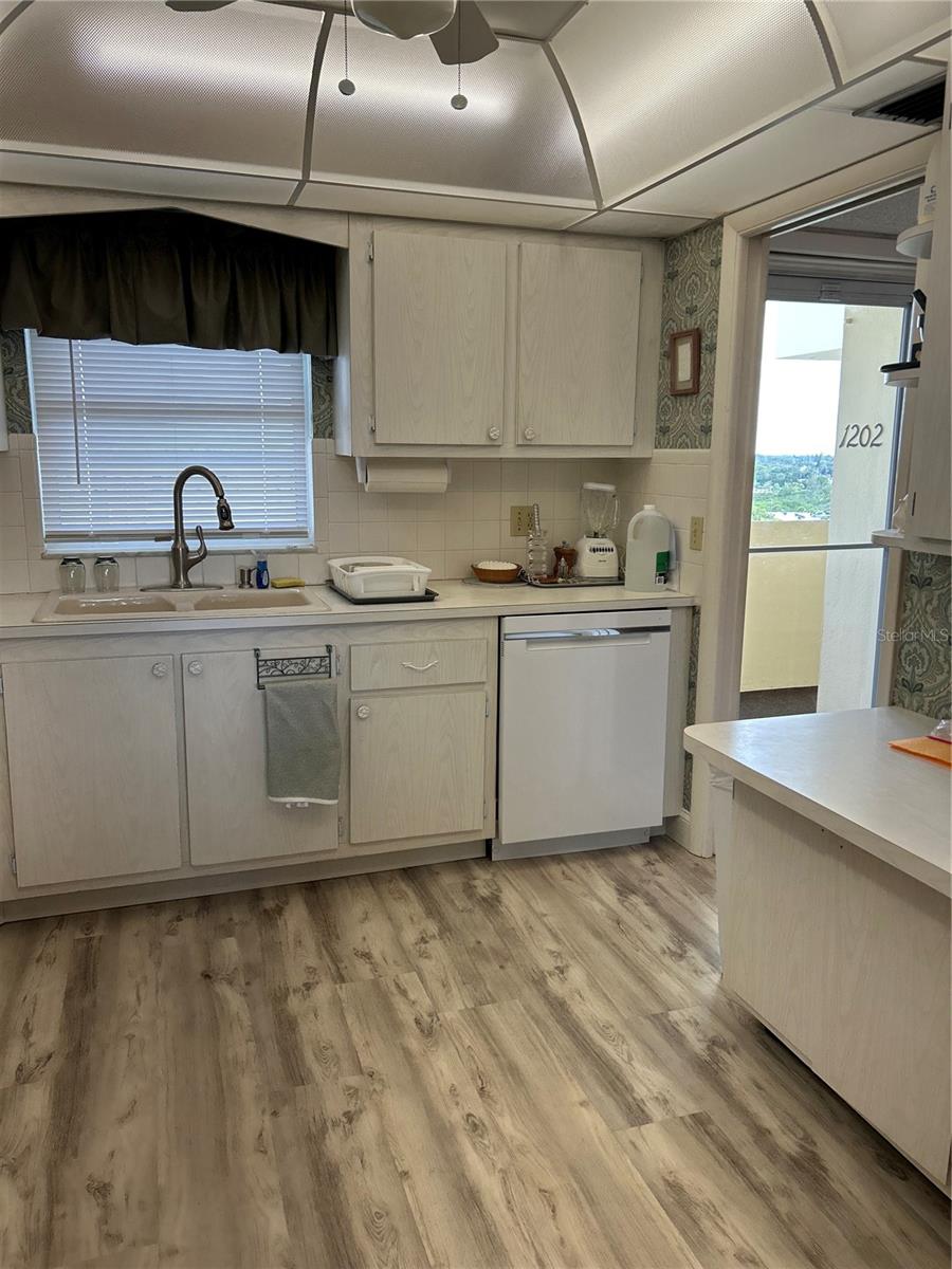 CONTINENTAL TOWERS CONDO - Residential Lease