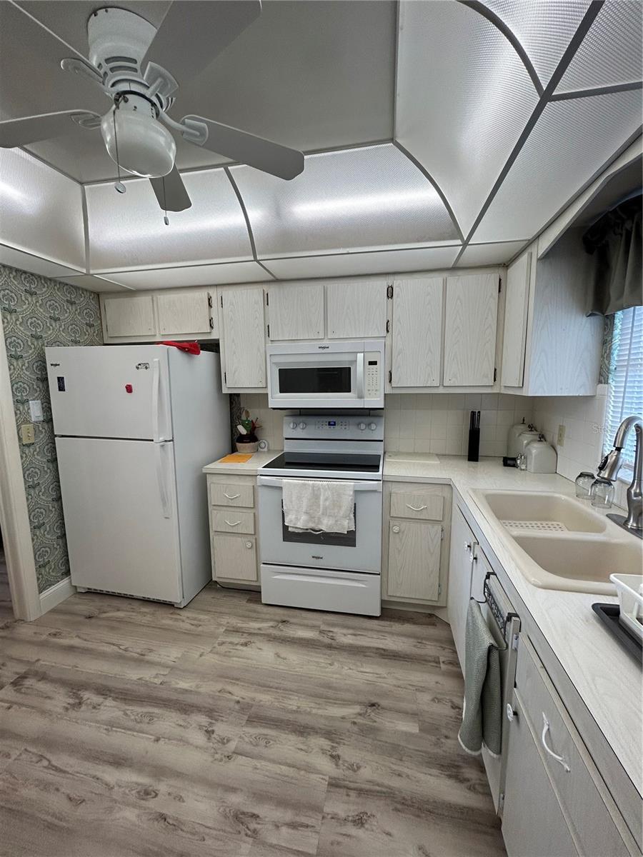 CONTINENTAL TOWERS CONDO - Residential Lease