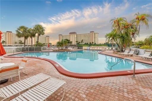 CONTINENTAL TOWERS CONDO - Residential Lease