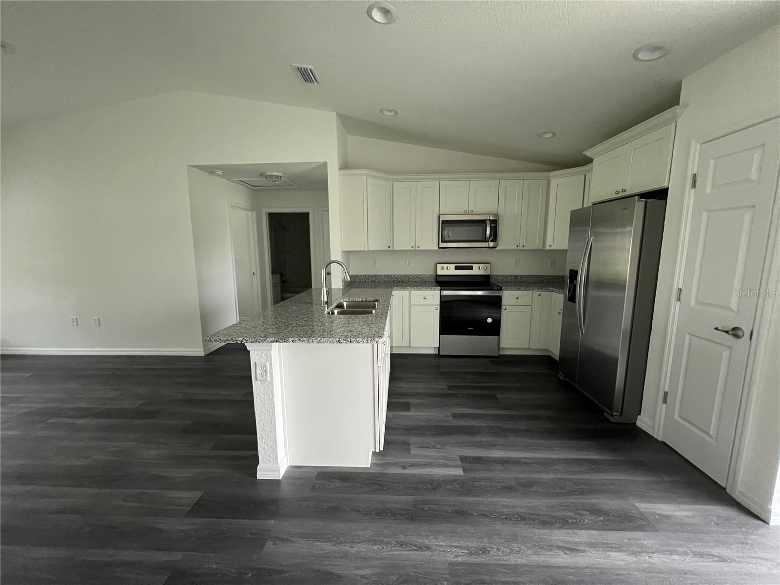 SILVER SPGS SHORES UN 31 - Residential Lease