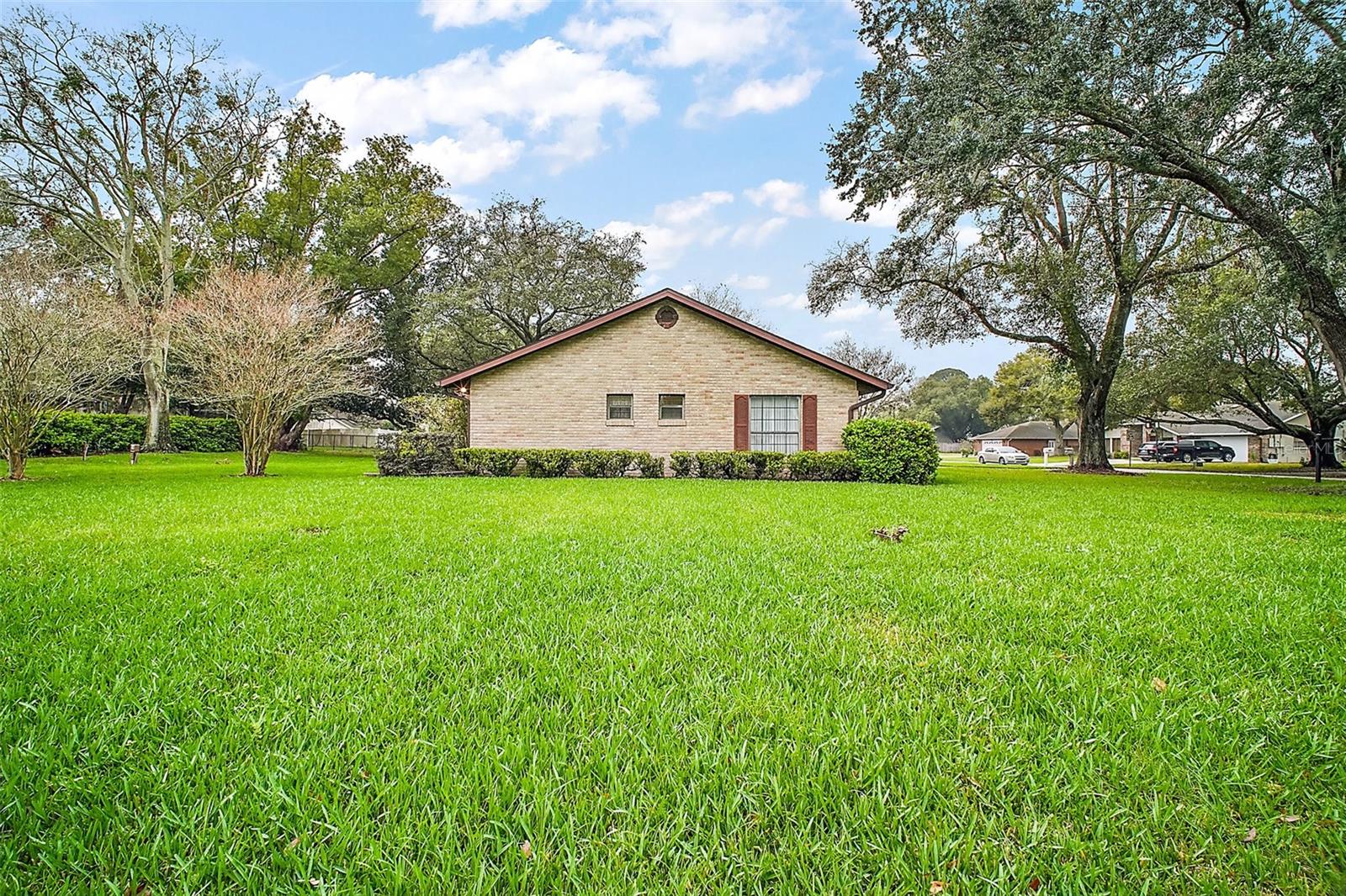 10122 CANTERBURY DRIVE