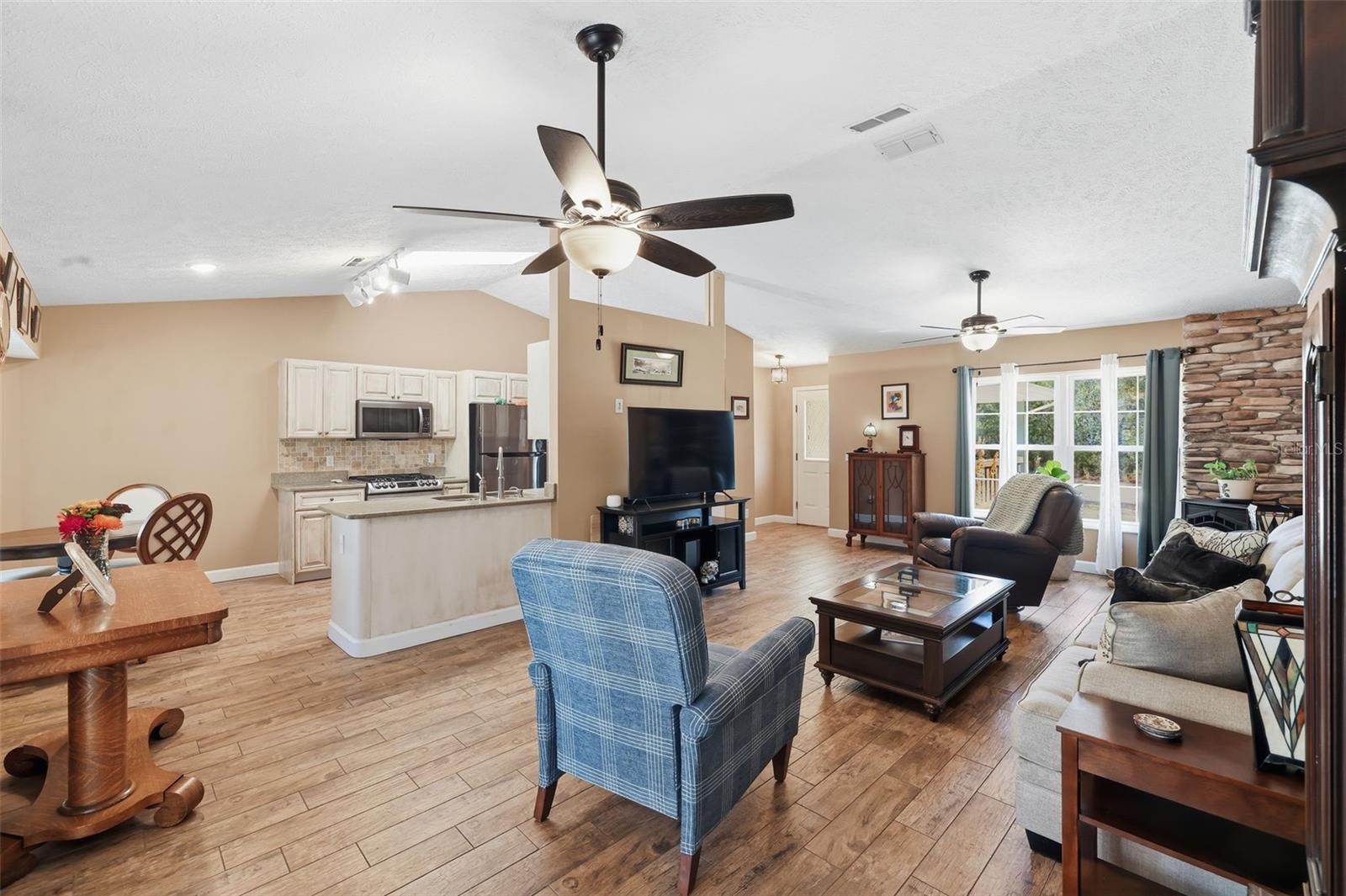 INVERNESS HLNDS UN #8 - Residential