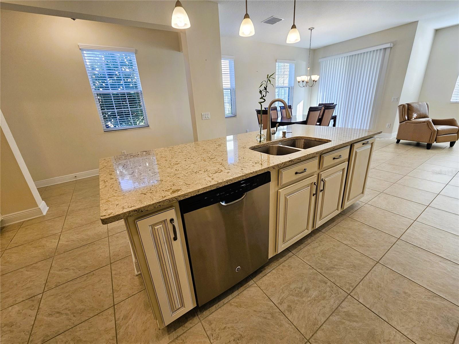 WEST LAKE TWNHMS PH 2 - Residential Lease