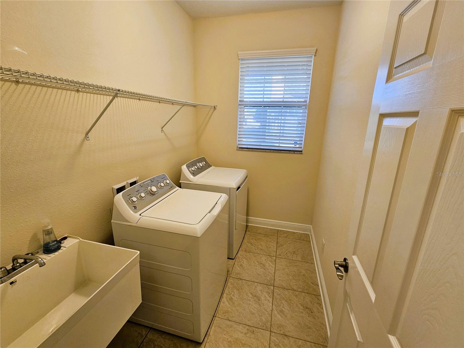 WEST LAKE TWNHMS PH 2 - Residential Lease