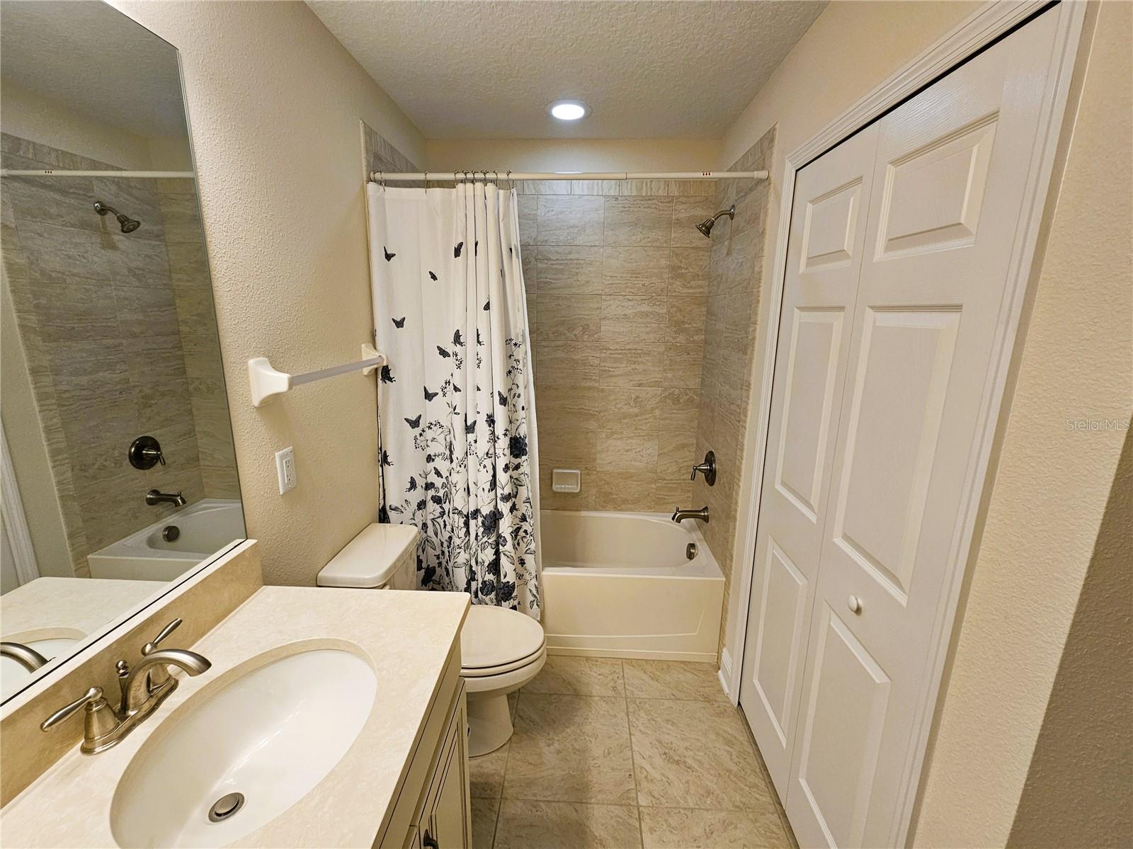 WEST LAKE TWNHMS PH 2 - Residential Lease