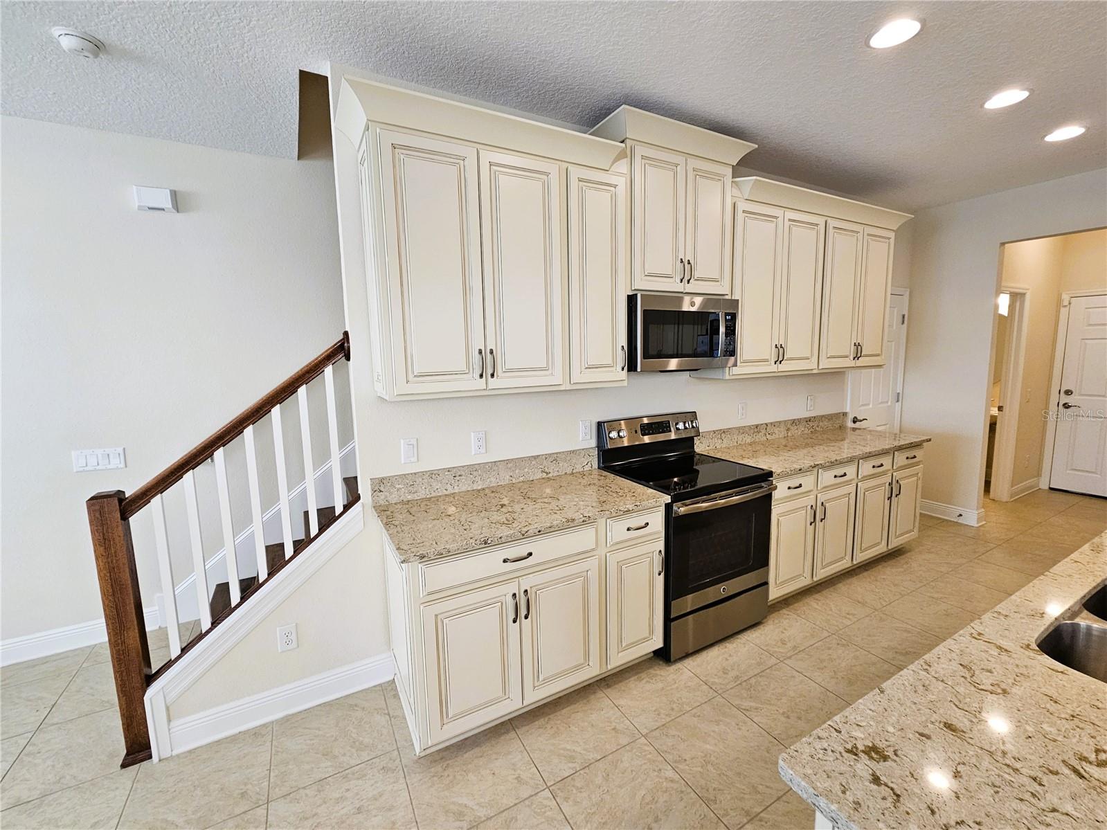 WEST LAKE TWNHMS PH 2 - Residential Lease