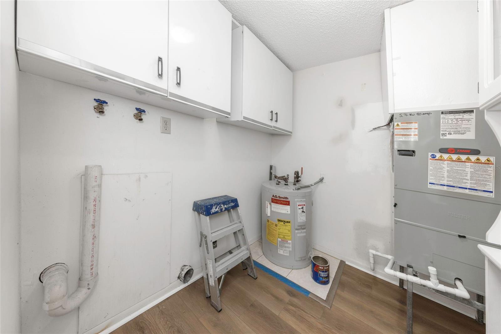 PENTHOUSE GROVES - Residential