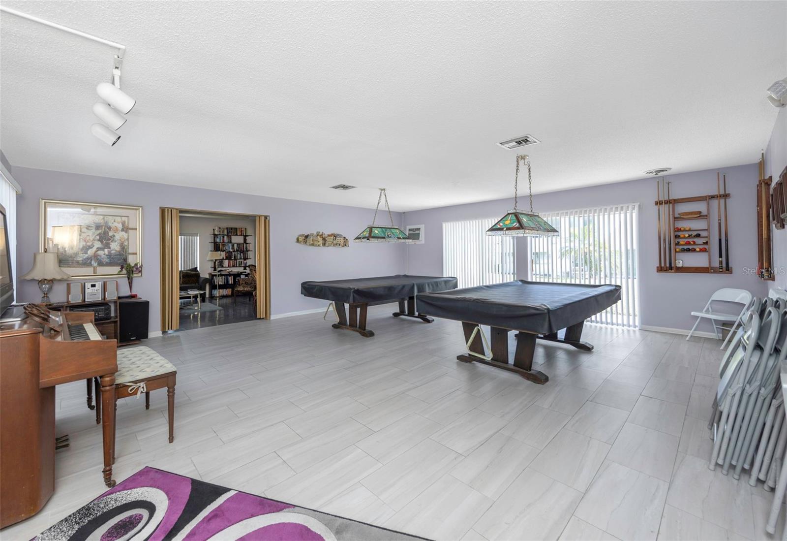 PENTHOUSE GROVES - Residential