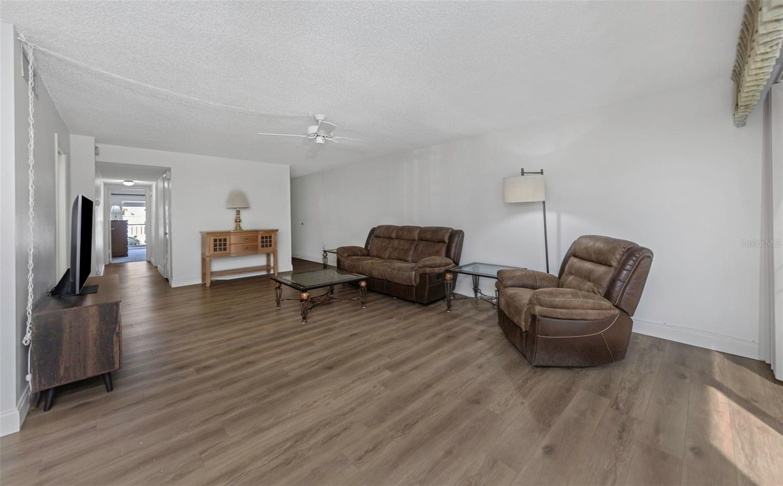 PENTHOUSE GROVES - Residential