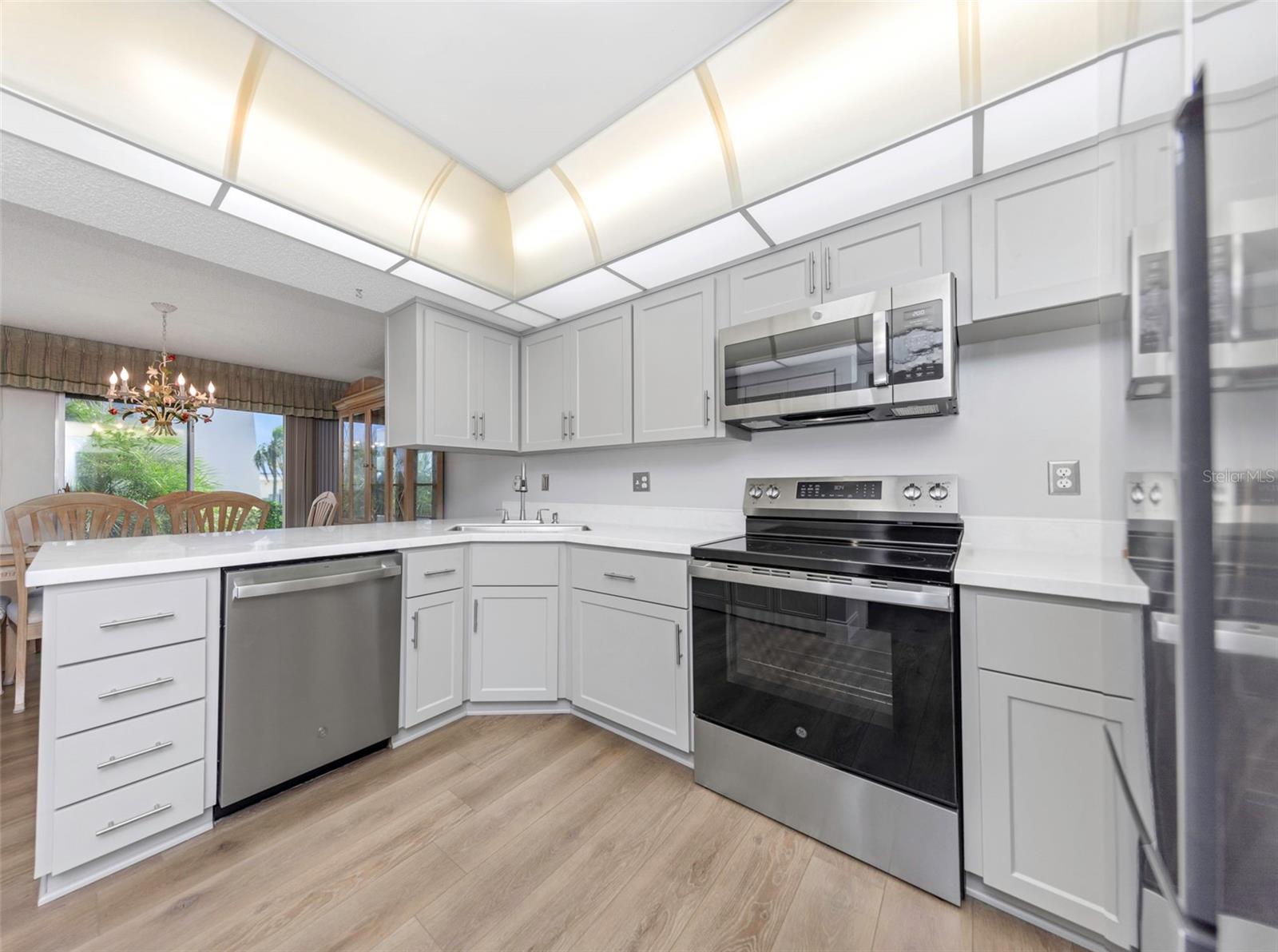 PENTHOUSE GROVES - Residential