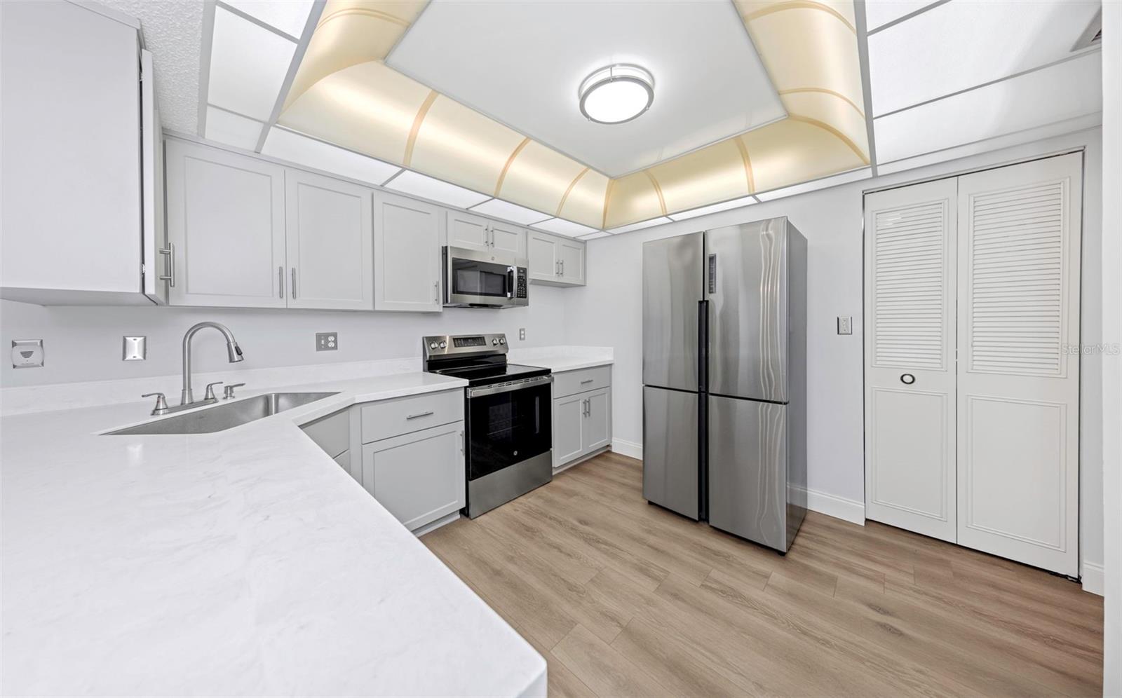 PENTHOUSE GROVES - Residential