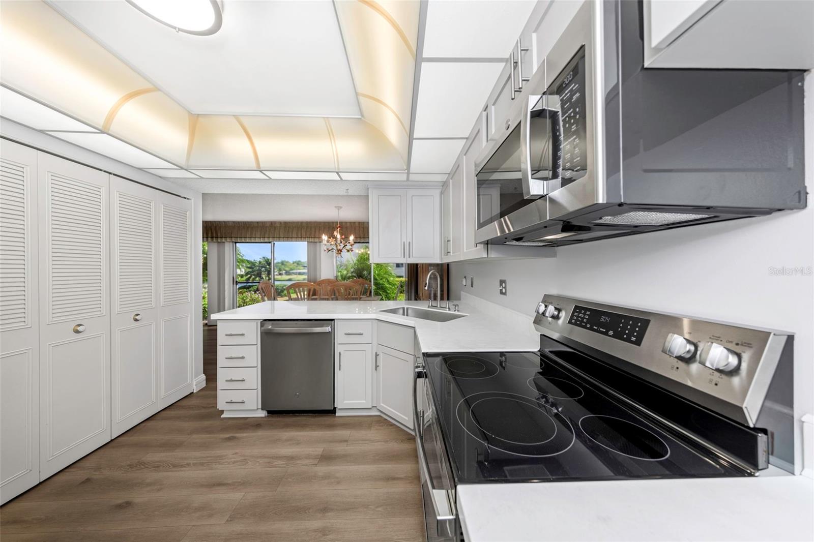 PENTHOUSE GROVES - Residential