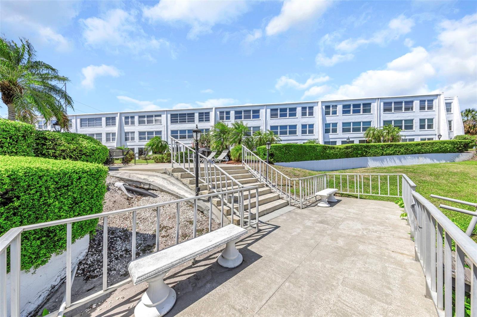 PENTHOUSE GROVES - Residential