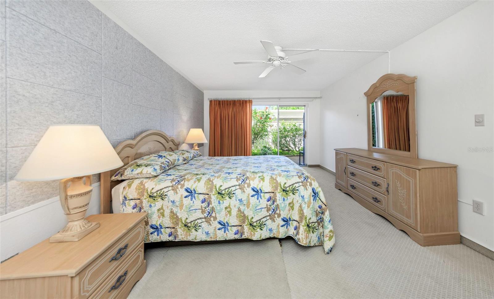 PENTHOUSE GROVES - Residential