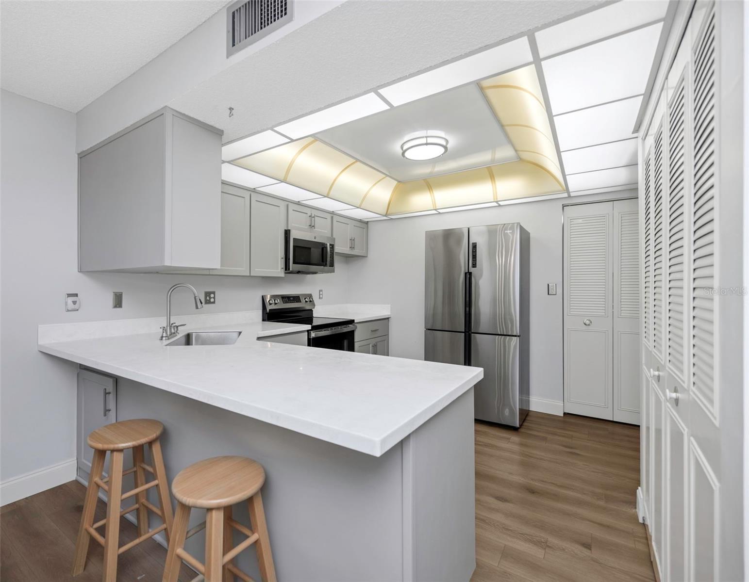 PENTHOUSE GROVES - Residential