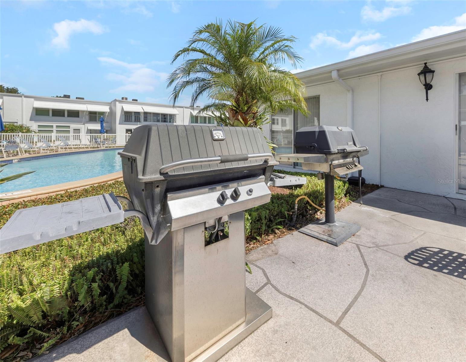 PENTHOUSE GROVES - Residential