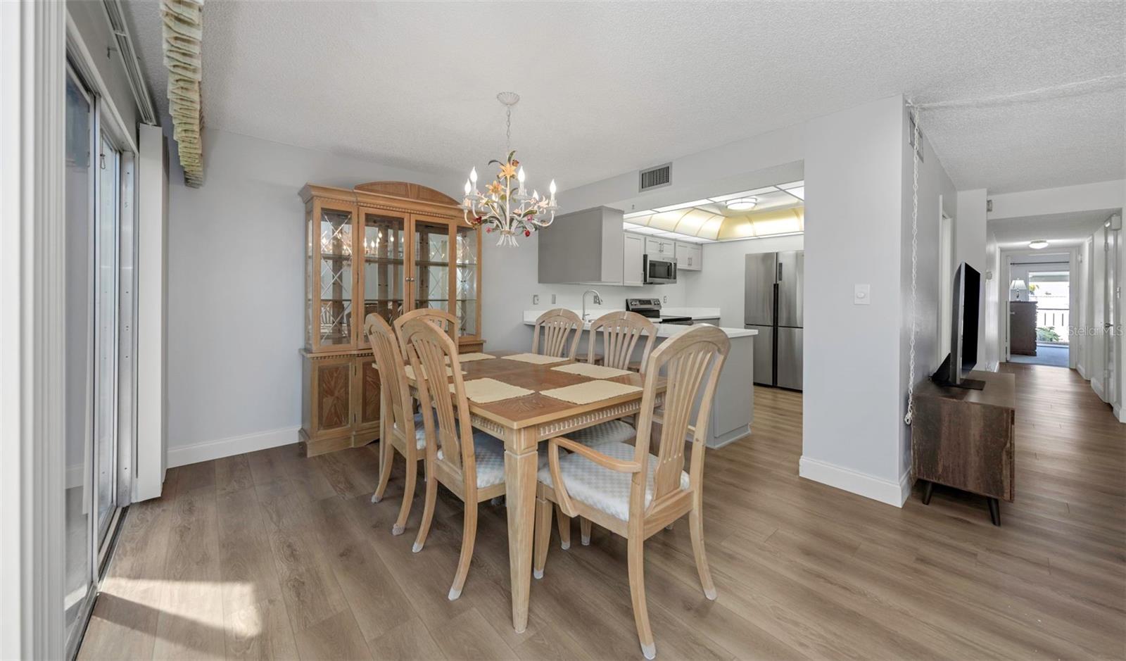 PENTHOUSE GROVES - Residential