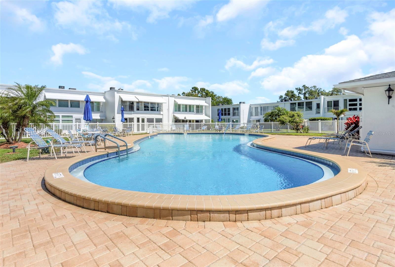 PENTHOUSE GROVES - Residential