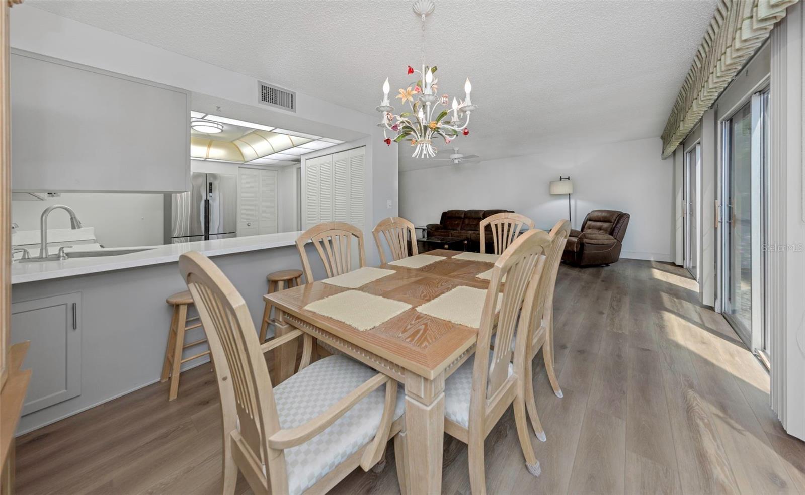 PENTHOUSE GROVES - Residential