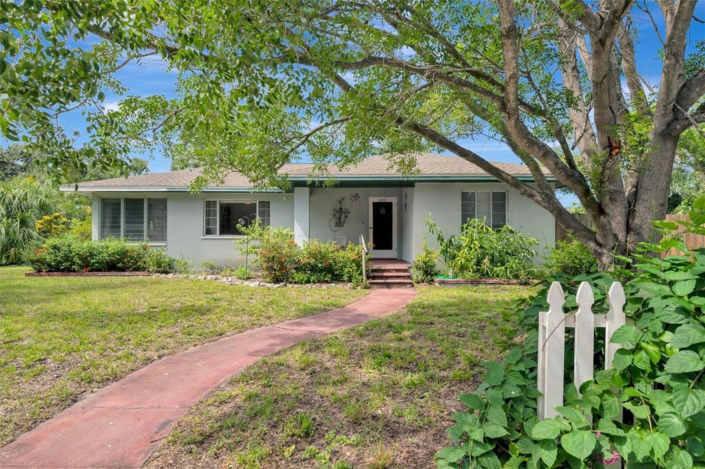 Photo of 1622 18th Avenue W, Bradenton, FL 34205 (MLS # A4662565)
