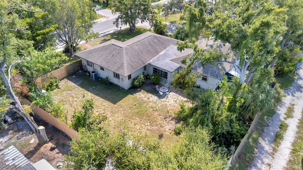 Photo of 1622 18th Avenue W, Bradenton, FL 34205 (MLS # A4662565)