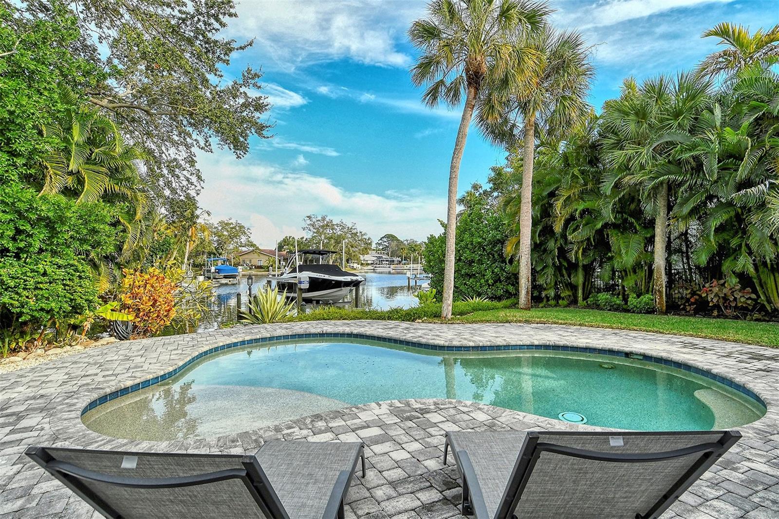 SIESTA ISLES - Residential