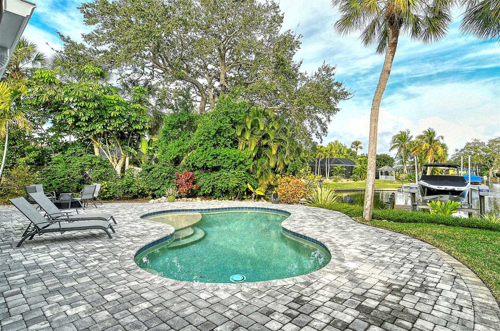 SIESTA ISLES - Residential