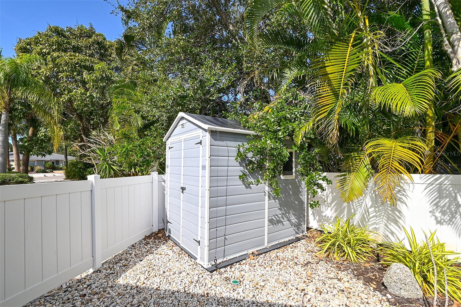 SIESTA ISLES - Residential