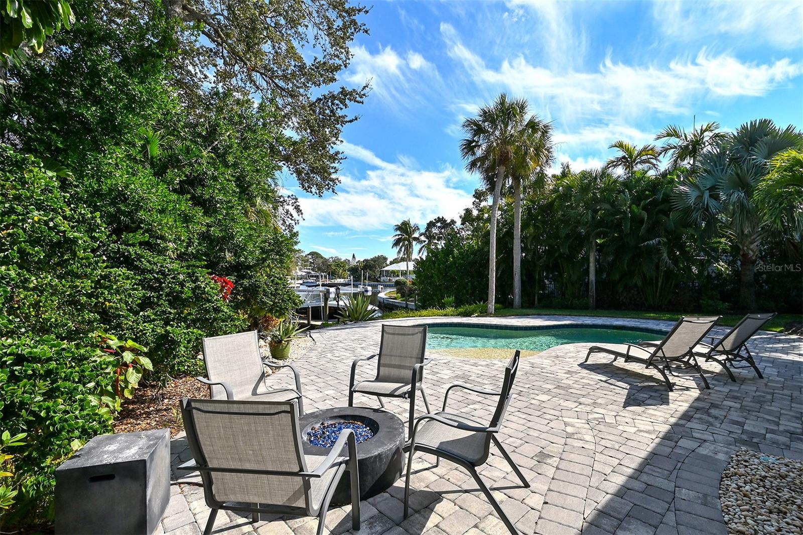 SIESTA ISLES - Residential