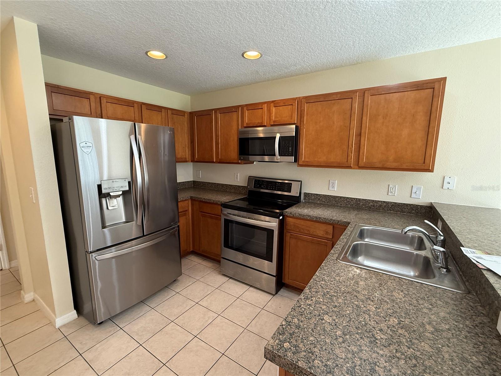 STONE CRK A-1 & A-2 - Residential Lease