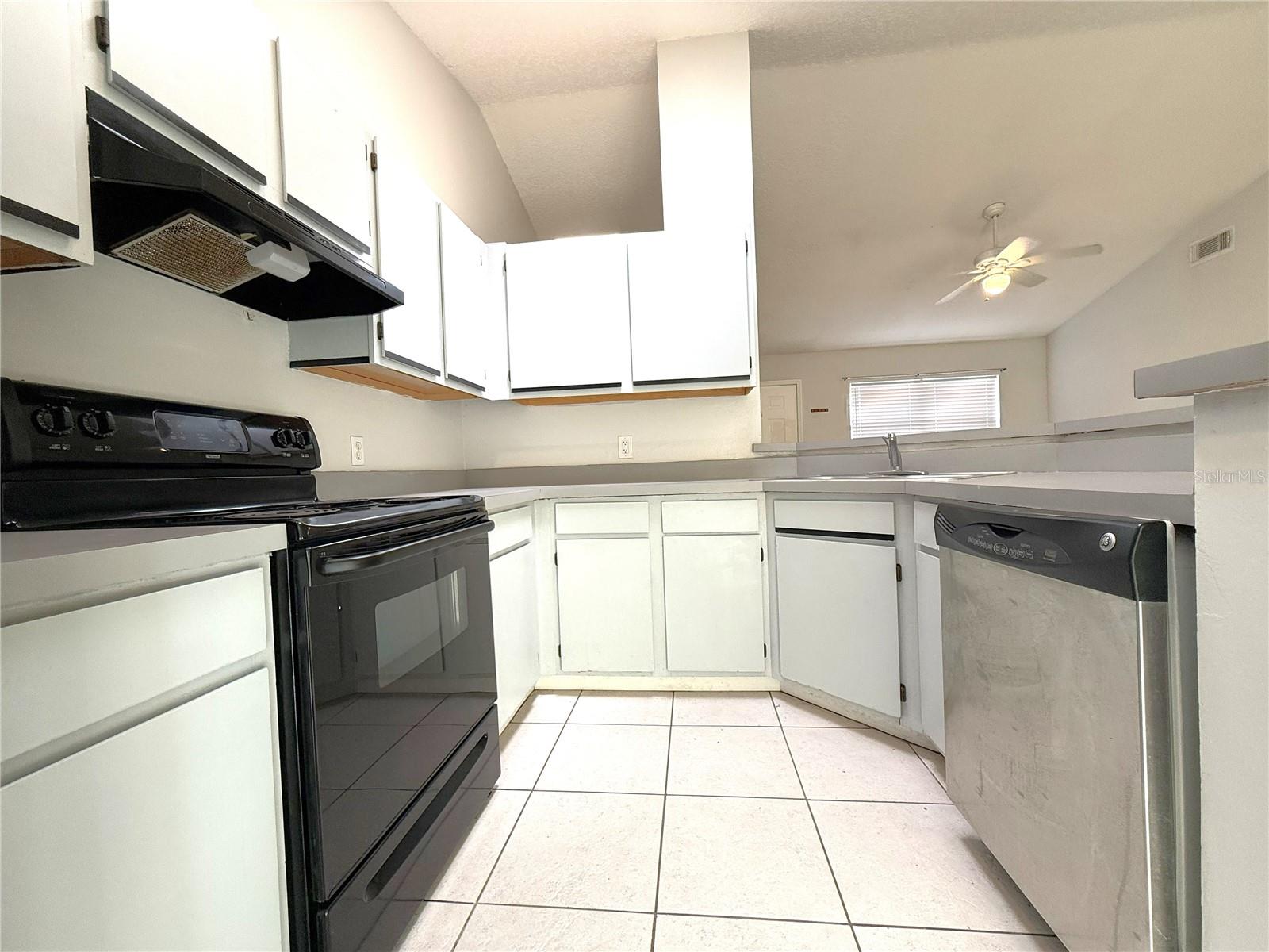 DELTONA LAKES UNIT 32 - Residential Lease