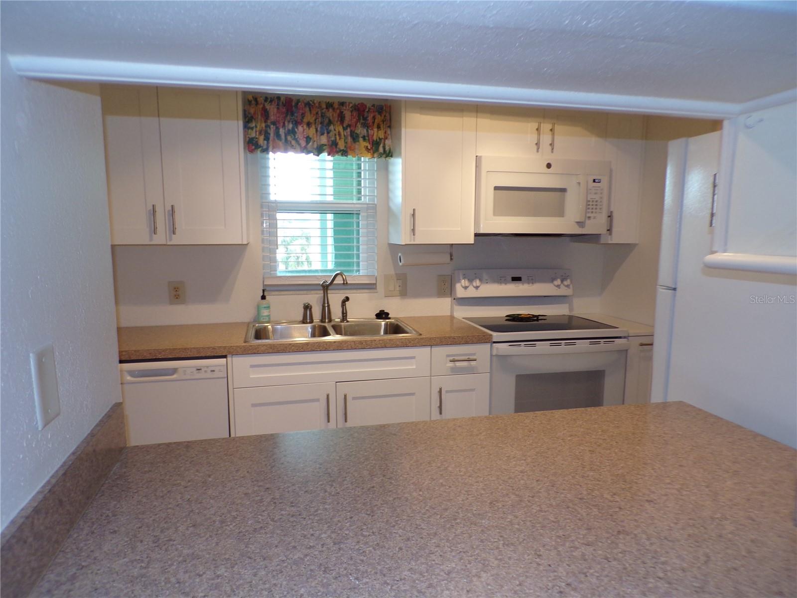 SUNRISE TOWERS PH 01 - Residential Lease