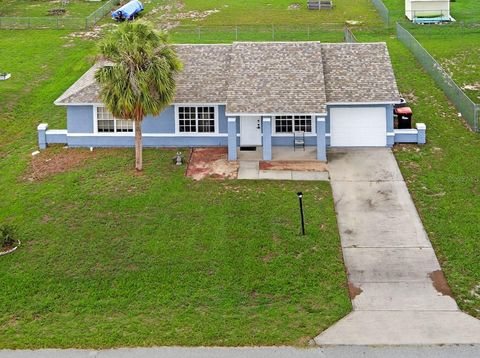 Photo of 316 Oak Track Drive, Ocala, FL 34472 (MLS # OM703803)