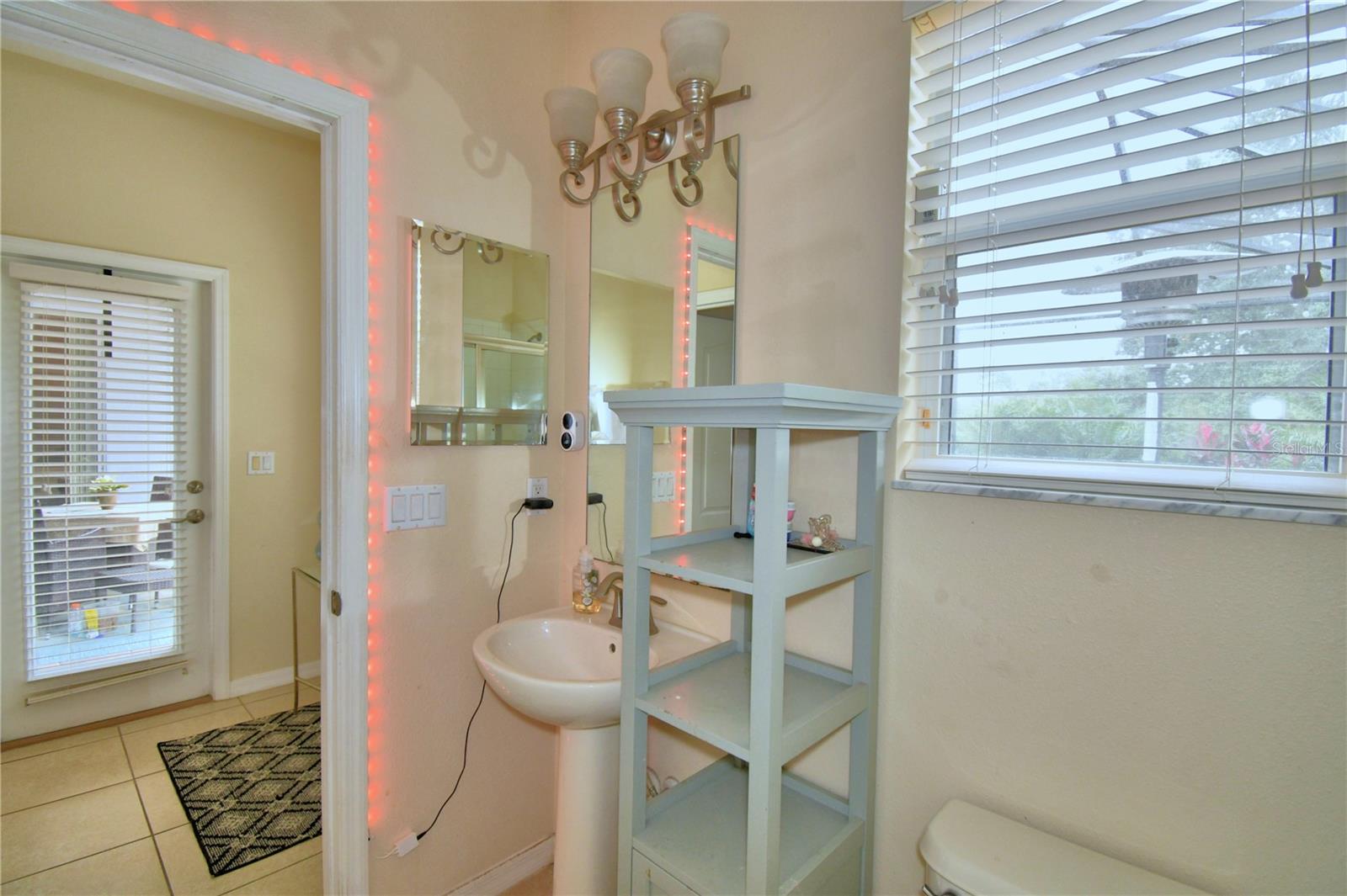 CROSSROADS/LK REGION - Residential